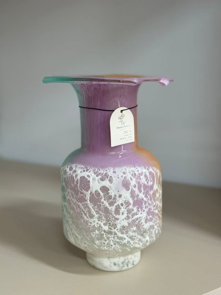 فازة بلور ملونة فاخرة بتصميم فني